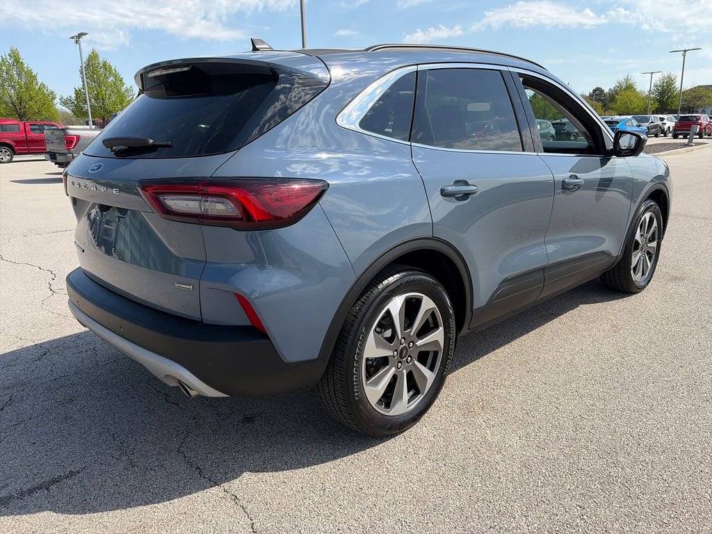 Used 2025 Ford Escape Platinum w/ Premium Technology Package FWD image 7