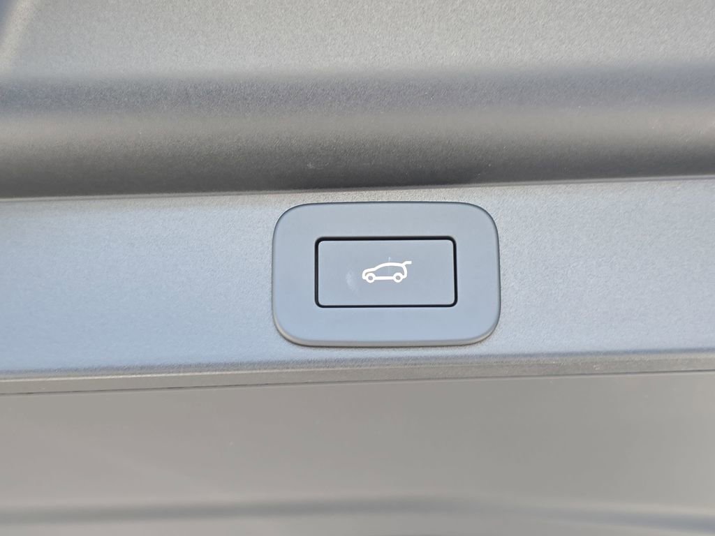 New 2026 Land Rover Range Rover SE image 13