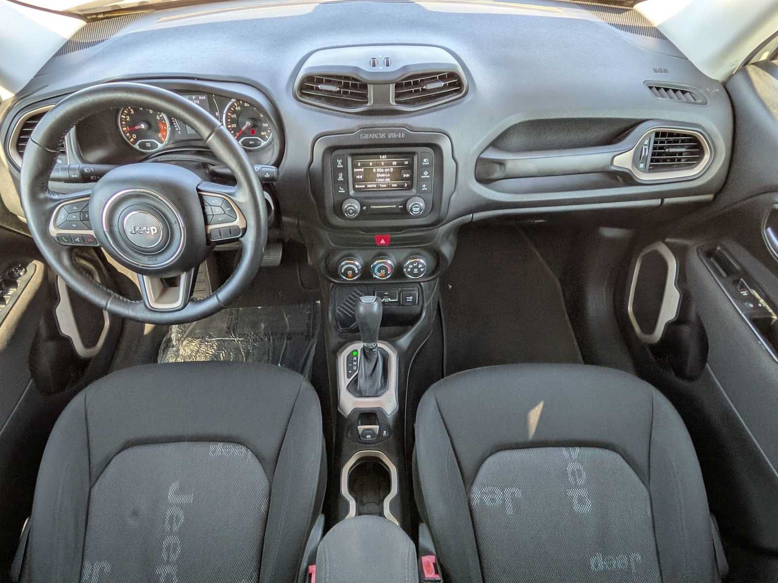 Used 2017 Jeep Renegade Latitude FWD image 20