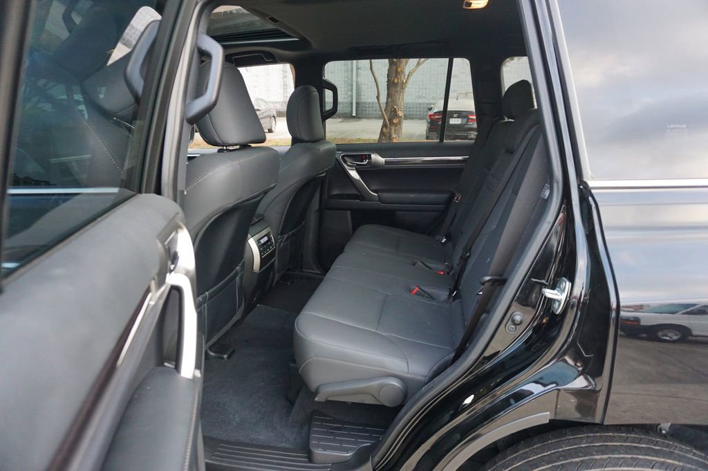 Used 2023 Lexus GX 460 Premium w/ Premium Package image 14