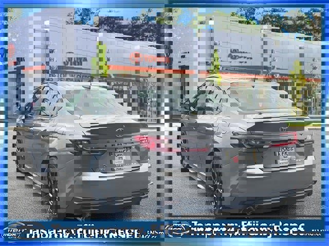 Used 2025 Toyota Camry SE image 8