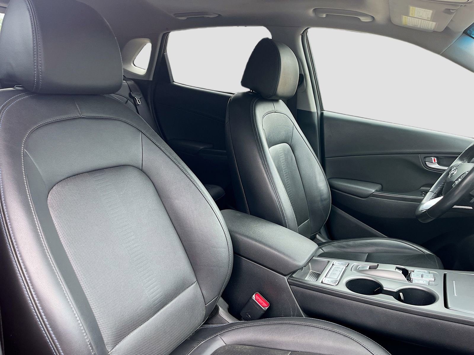 Used 2023 Hyundai Kona Limited w/ Cargo Package FWD image 29