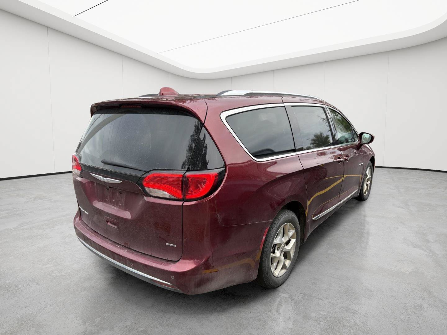 Used 2017 Chrysler Pacifica Touring-L Plus w/ Tire & Wheel Group FWD image 7