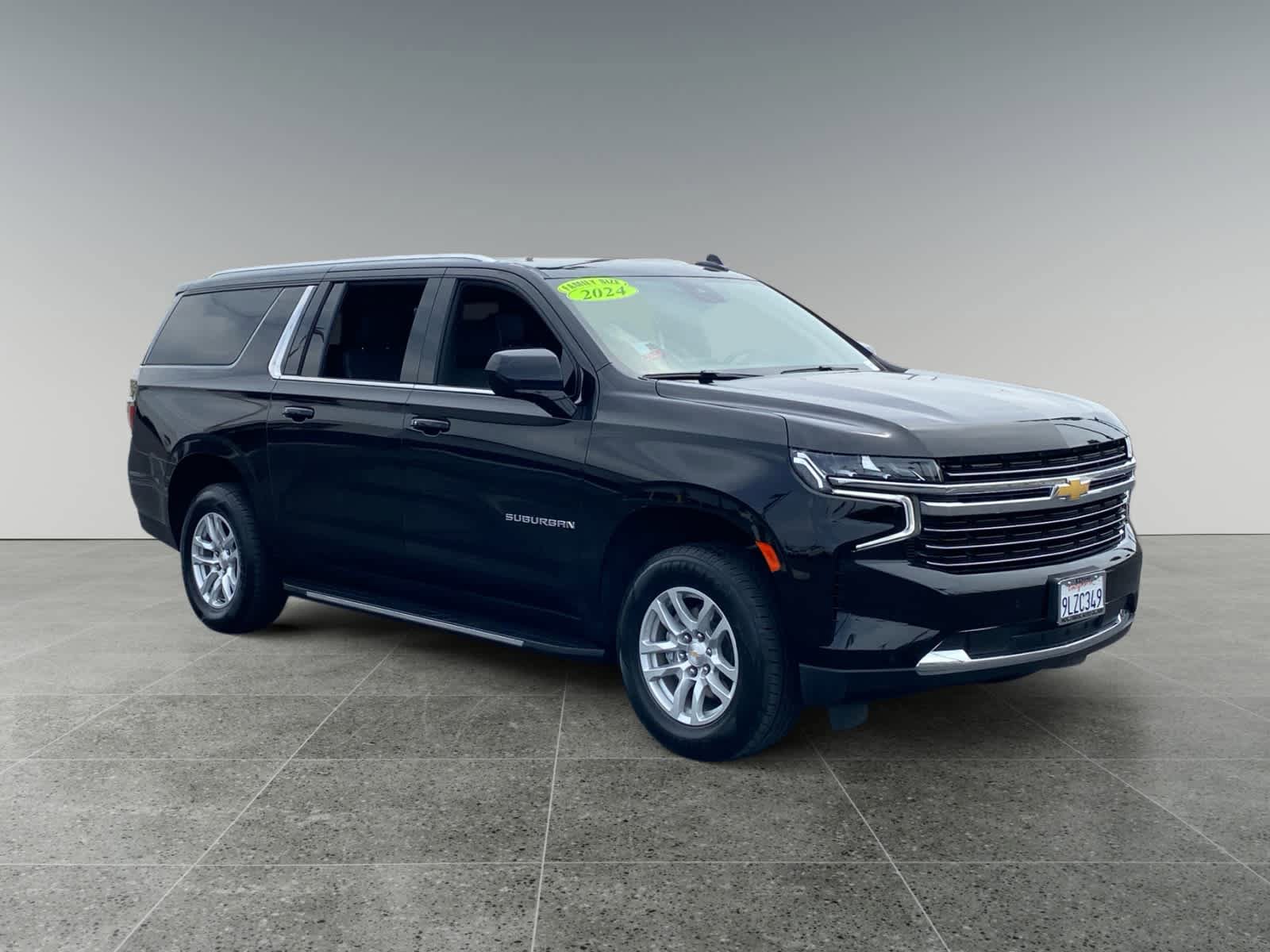 Used 2024 Chevrolet Suburban LT RWD image 7