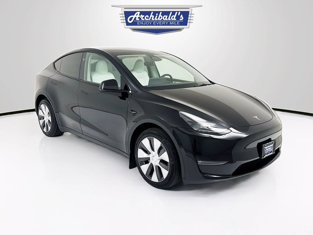 Used 2023 Tesla Model Y Long Range AWD/4WD image 1