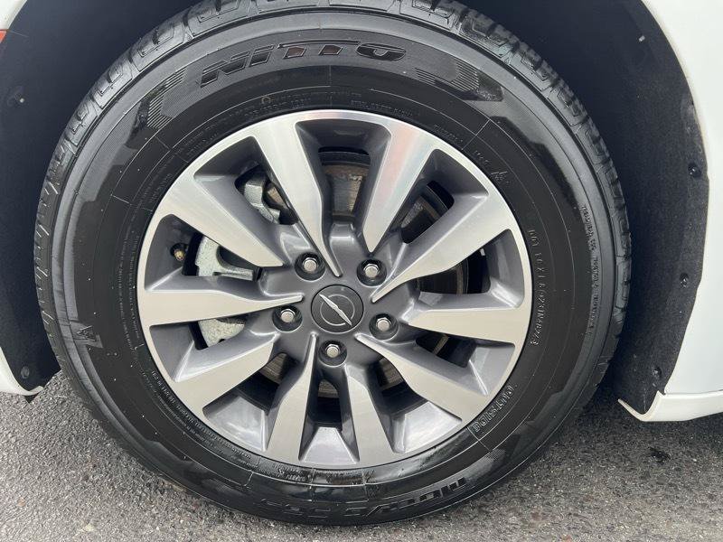 Used 2024 Chrysler Pacifica Limited FWD image 29