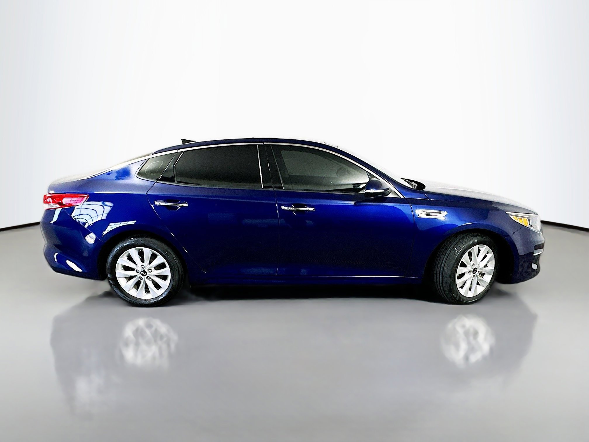 Used 2018 Kia Optima EX w/ Premium Package FWD image 8