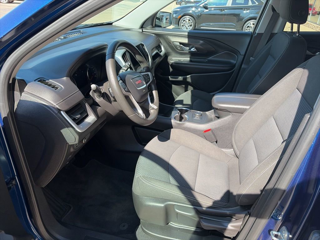 Used 2023 GMC Terrain SLE w/ Elevation Edition image 11