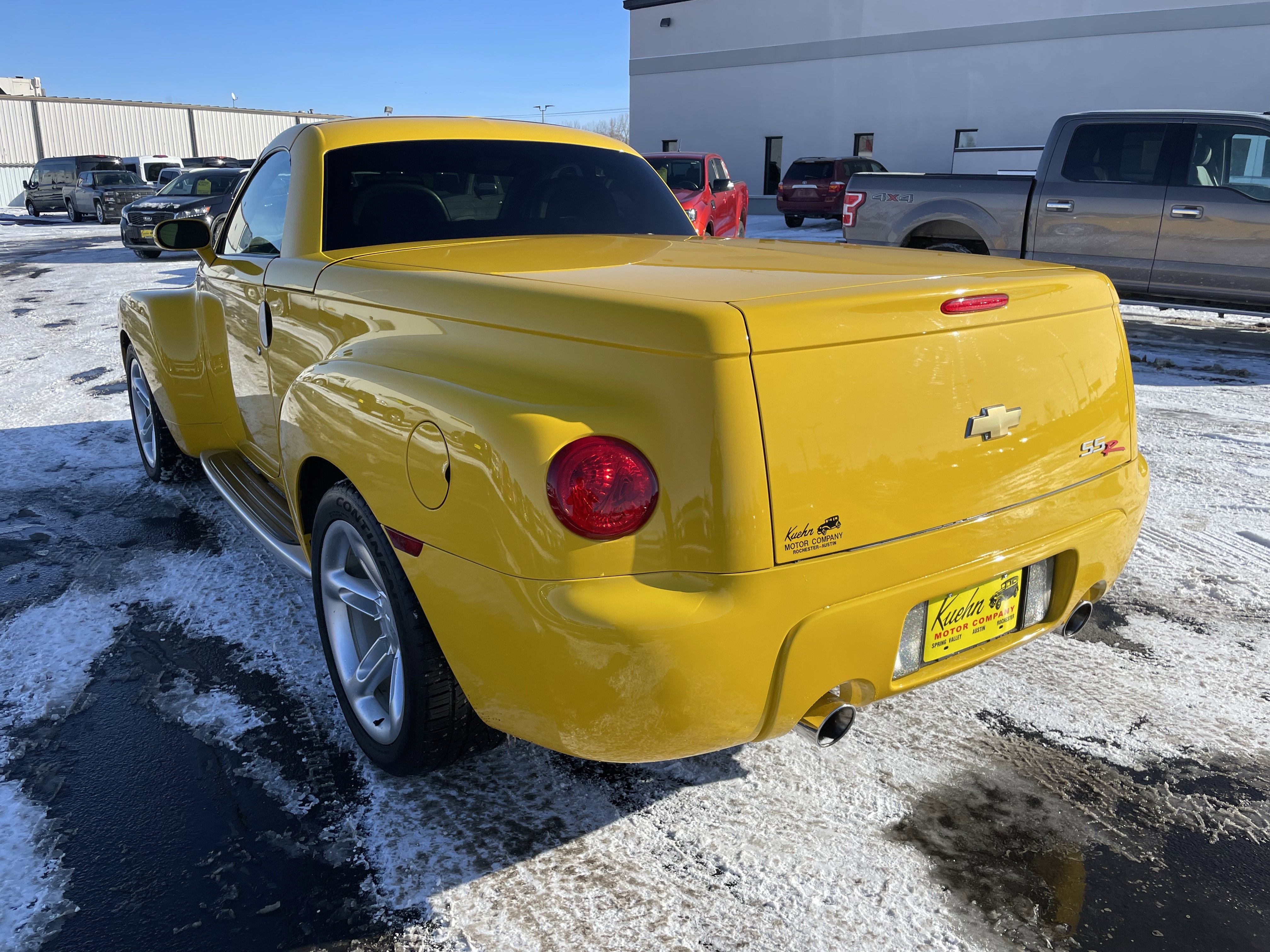 Used 2003 Chevrolet SSR w/ Preferred Equipment Group RWD image 6