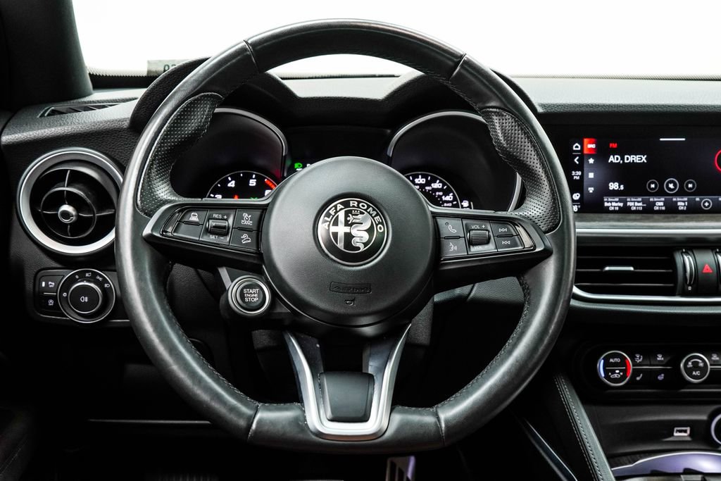Used 2023 Alfa Romeo Stelvio Ti image 23