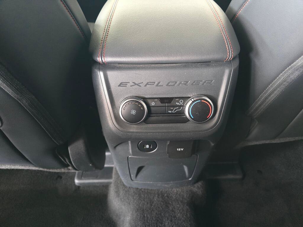 Used 2025 Ford Explorer ST-Line AWD/4WD image 32