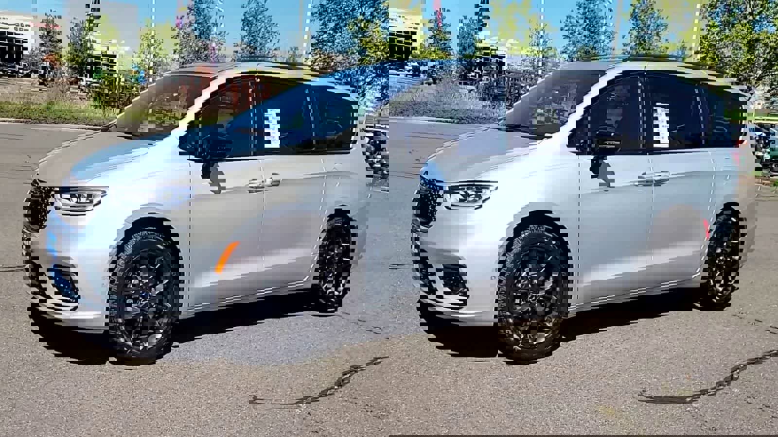 New 2026 Chrysler Pacifica Select image 4