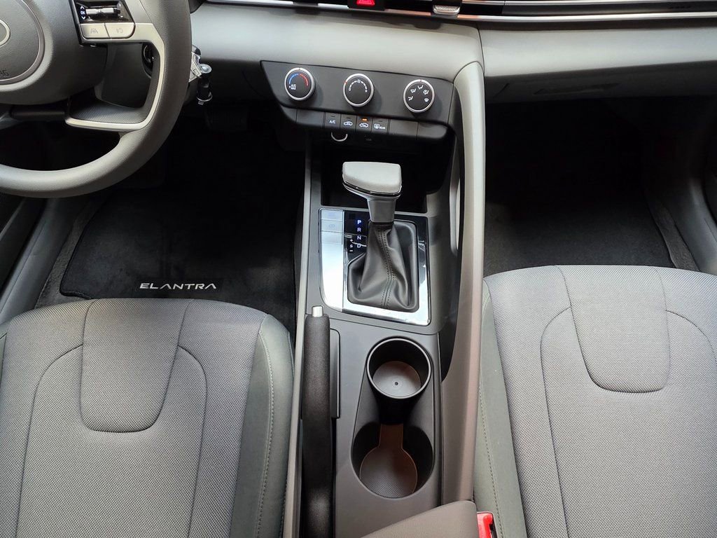 New 2026 Hyundai Elantra SE image 21
