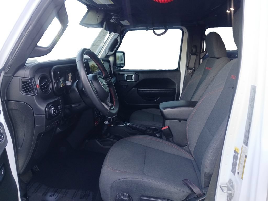 Used 2024 Jeep Gladiator Rubicon w/ Convenience Group AWD/4WD image 19