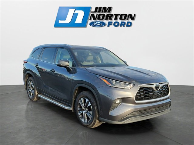 Used 2021 Toyota Highlander XLE image 1