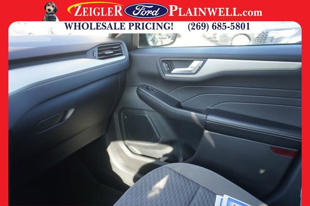 Used 2021 Ford Escape SE image 30