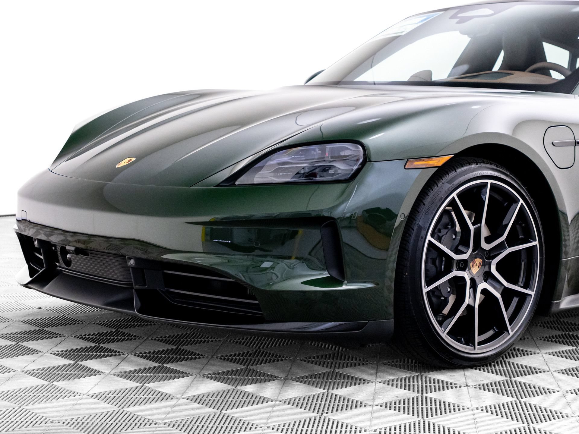 New 2026 Porsche Taycan AWD/4WD image 40