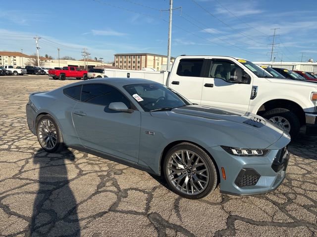 Used 2024 Ford Mustang GT Premium image 3