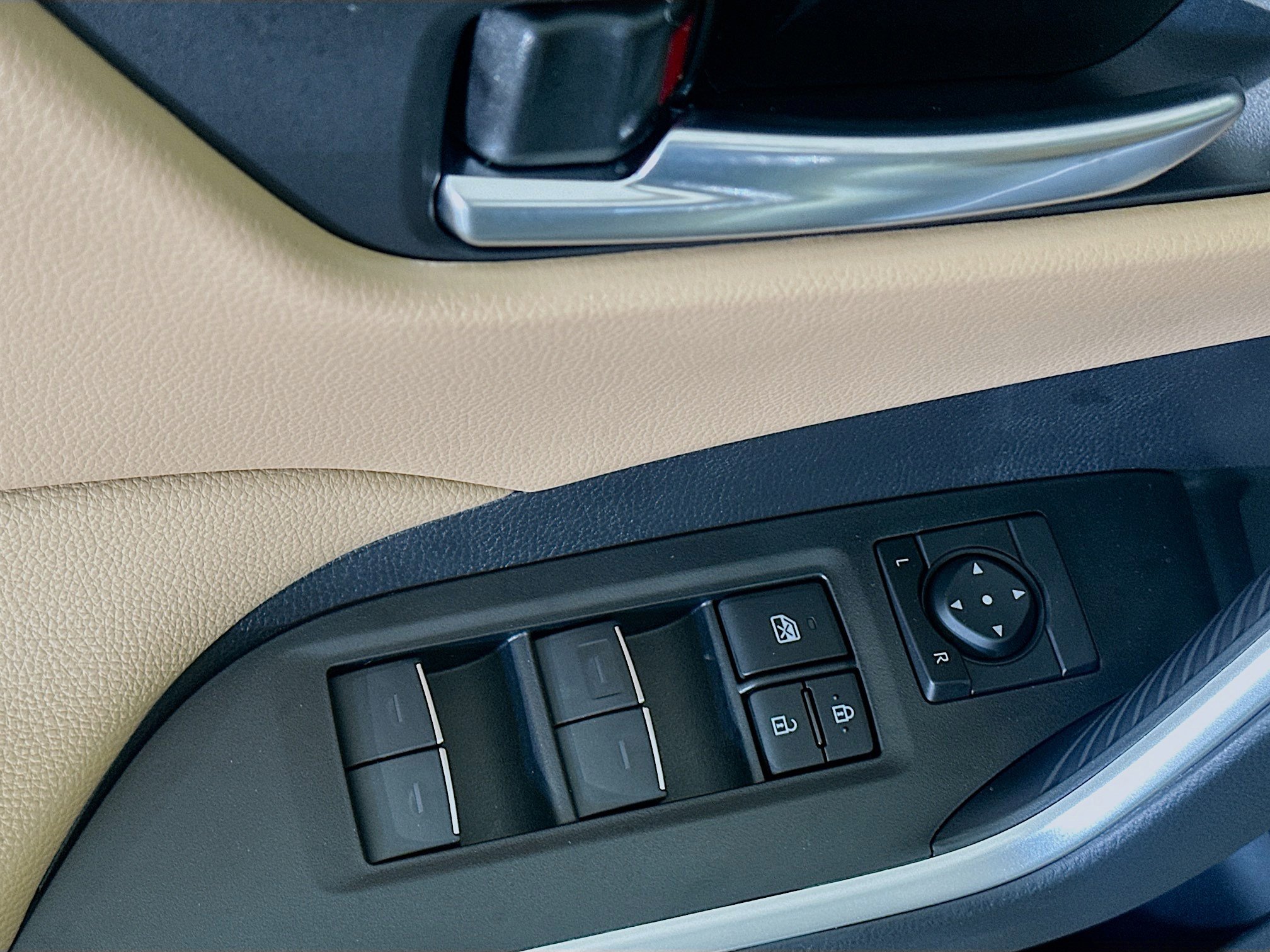 Used 2025 Toyota RAV4 XLE w/ Convenience Package image 15