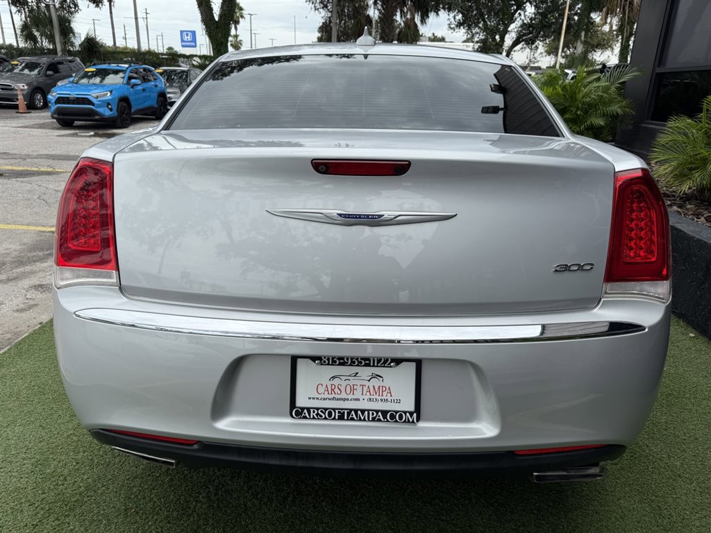 Used 2020 Chrysler 300 Limited image 5