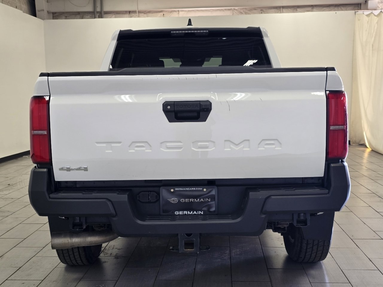 Certified 2024 Toyota Tacoma SR AWD/4WD image 12