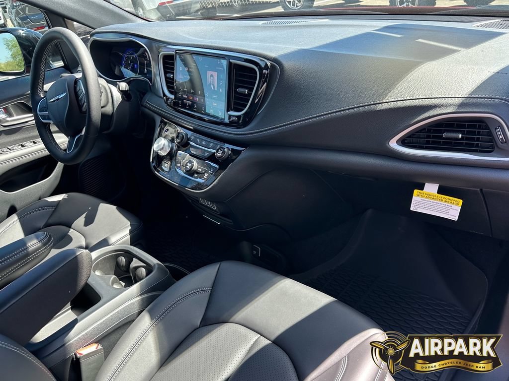 New 2025 Chrysler Pacifica Select FWD image 11