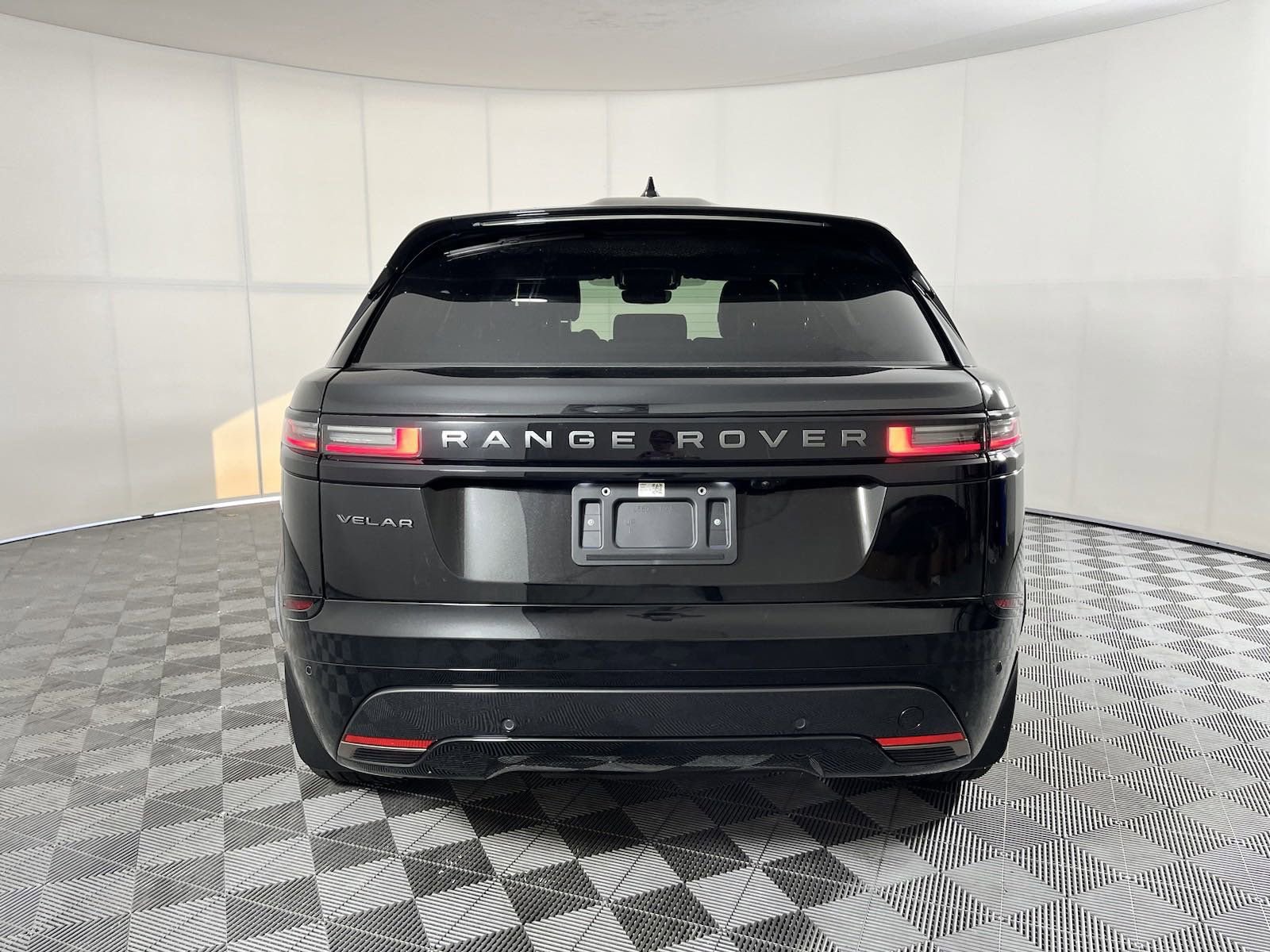 Used 2025 Land Rover Range Rover Velar Dynamic SE image 8
