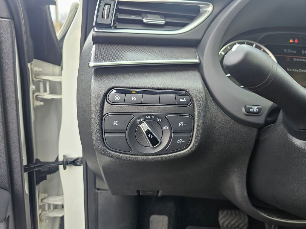 Used 2022 INFINITI QX50 Luxe w/ Appearance Package image 28