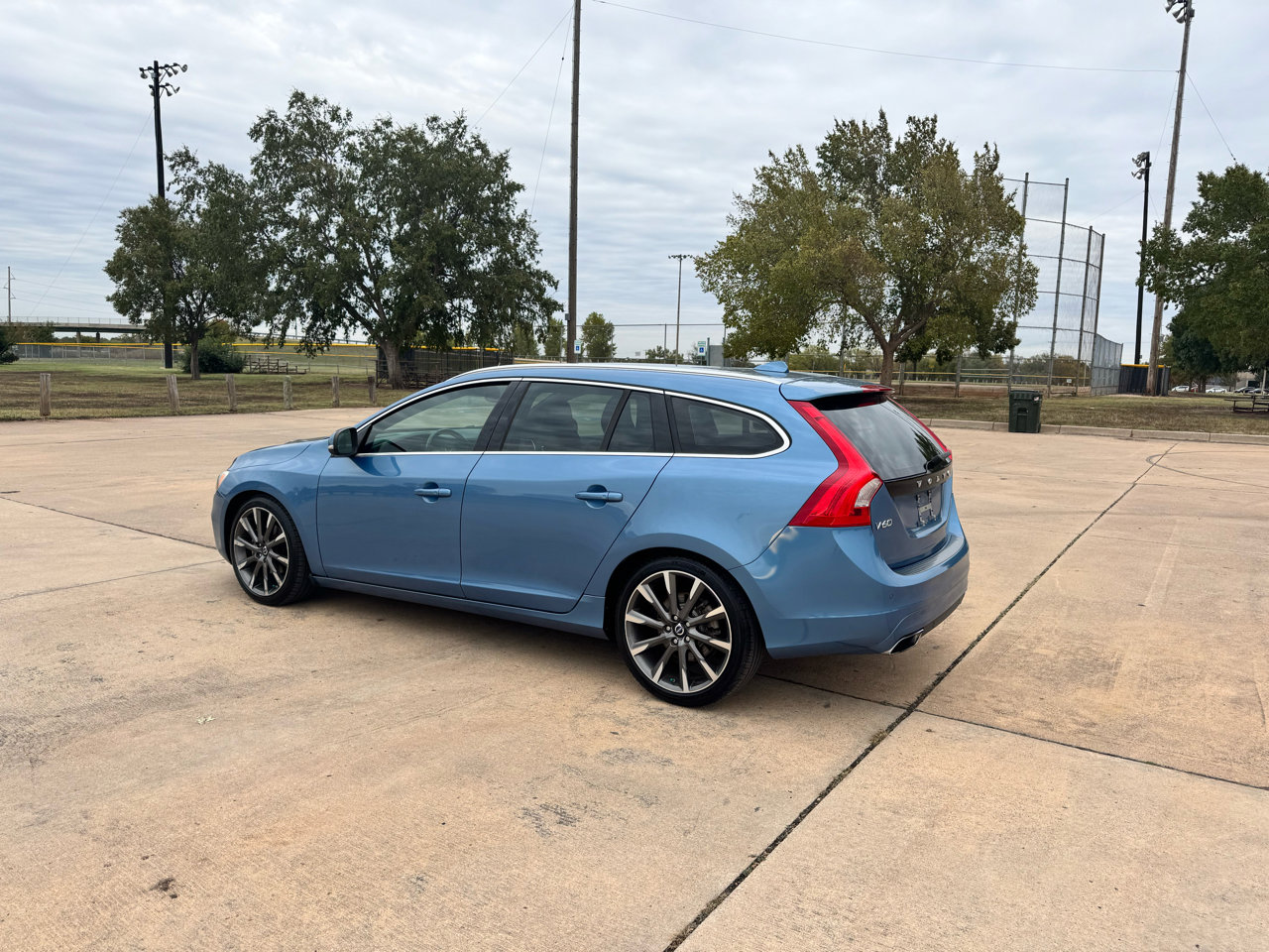 Used 2015 Volvo V60 T5 Platinum image 7