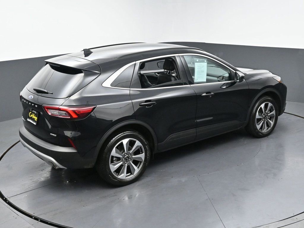 Used 2025 Ford Escape Platinum image 39