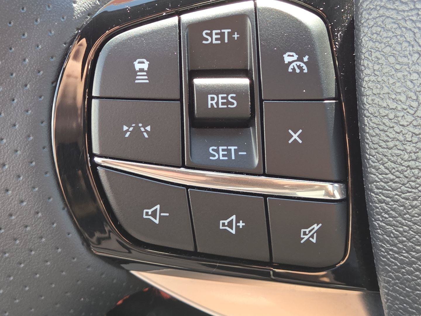 Used 2025 Ford Explorer ST-Line w/ ST-Line Street Pack AWD/4WD image 30