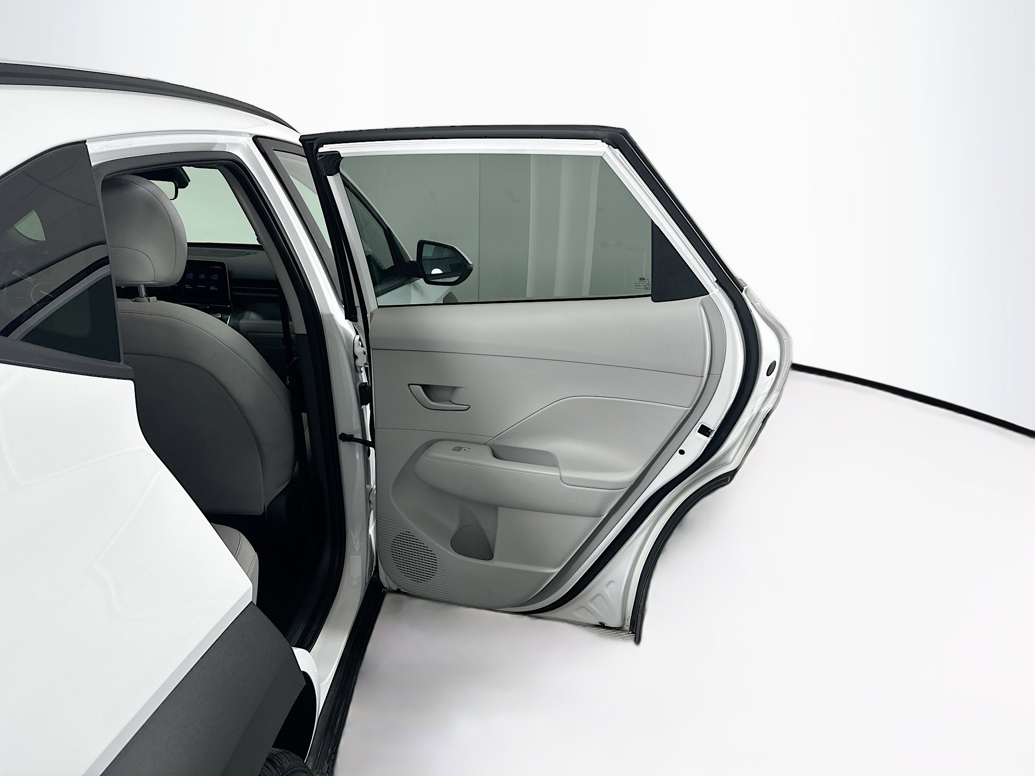 Used 2025 Hyundai Kona SEL FWD image 30