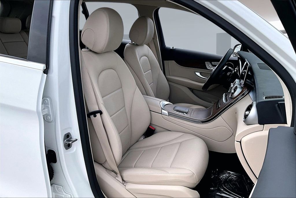 Used 2022 Mercedes-Benz GLC 300 4MATIC image 27