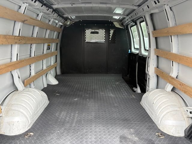Used 2024 Chevrolet Express 2500 w/ Driver Convenience Package RWD image 9