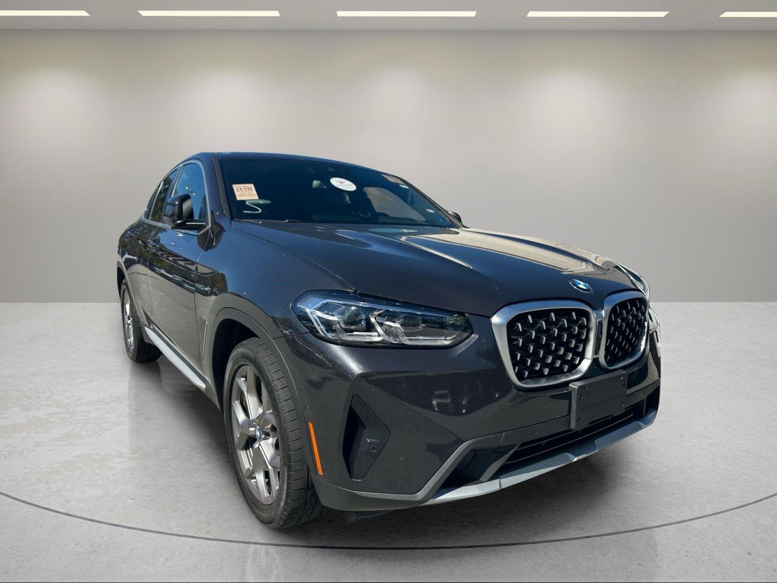 Used 2024 BMW X4 xDrive30i w/ Parking Assistance Package AWD/4WD image 7