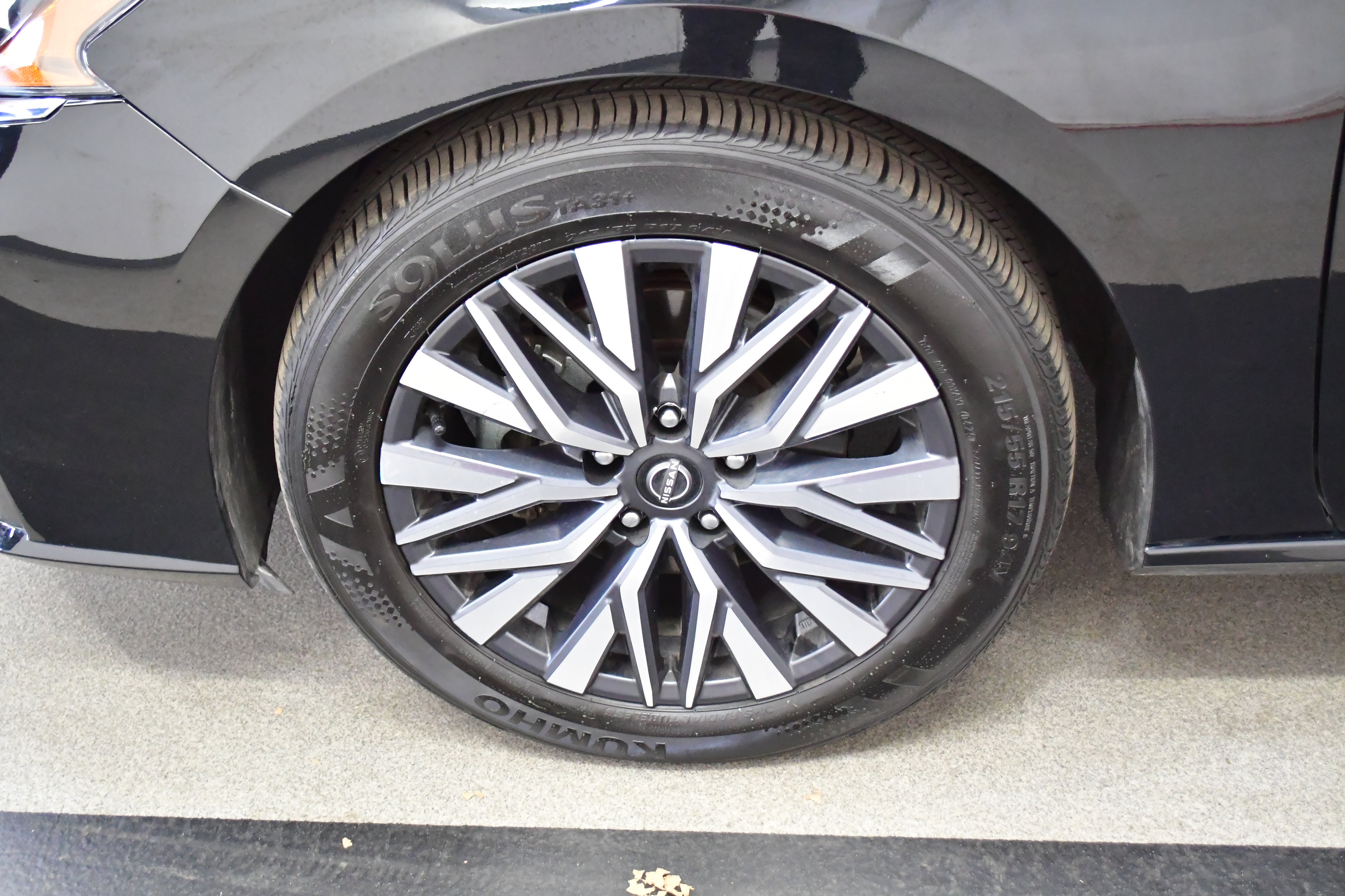 Used 2025 Nissan Altima 2.5 SV FWD image 34