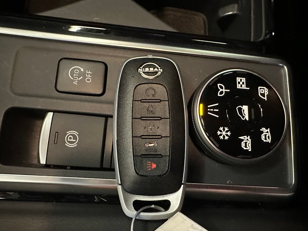 Used 2025 Nissan Pathfinder SL AWD/4WD image 17