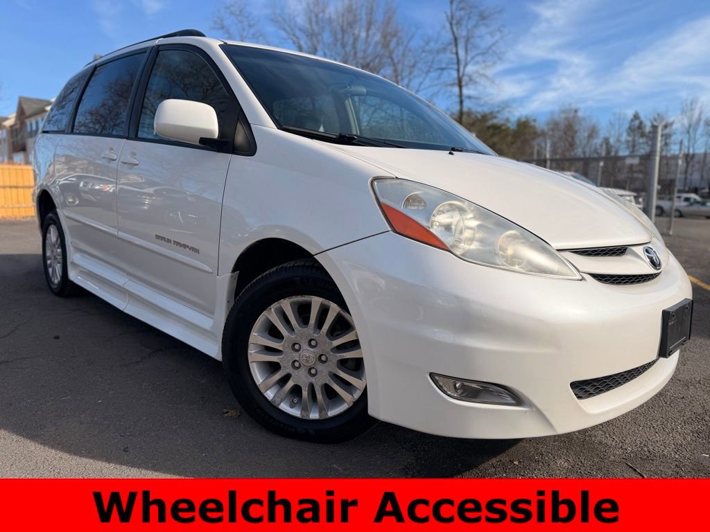 Used 2009 Toyota Sienna XLE image 1