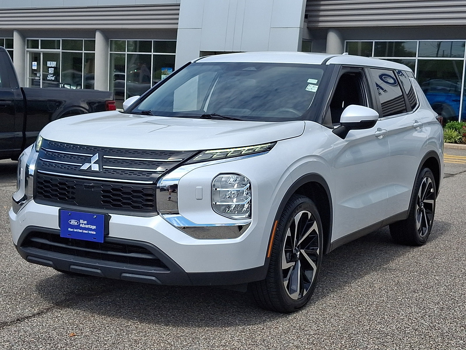 Used 2022 Mitsubishi Outlander ES AWD/4WD image 4