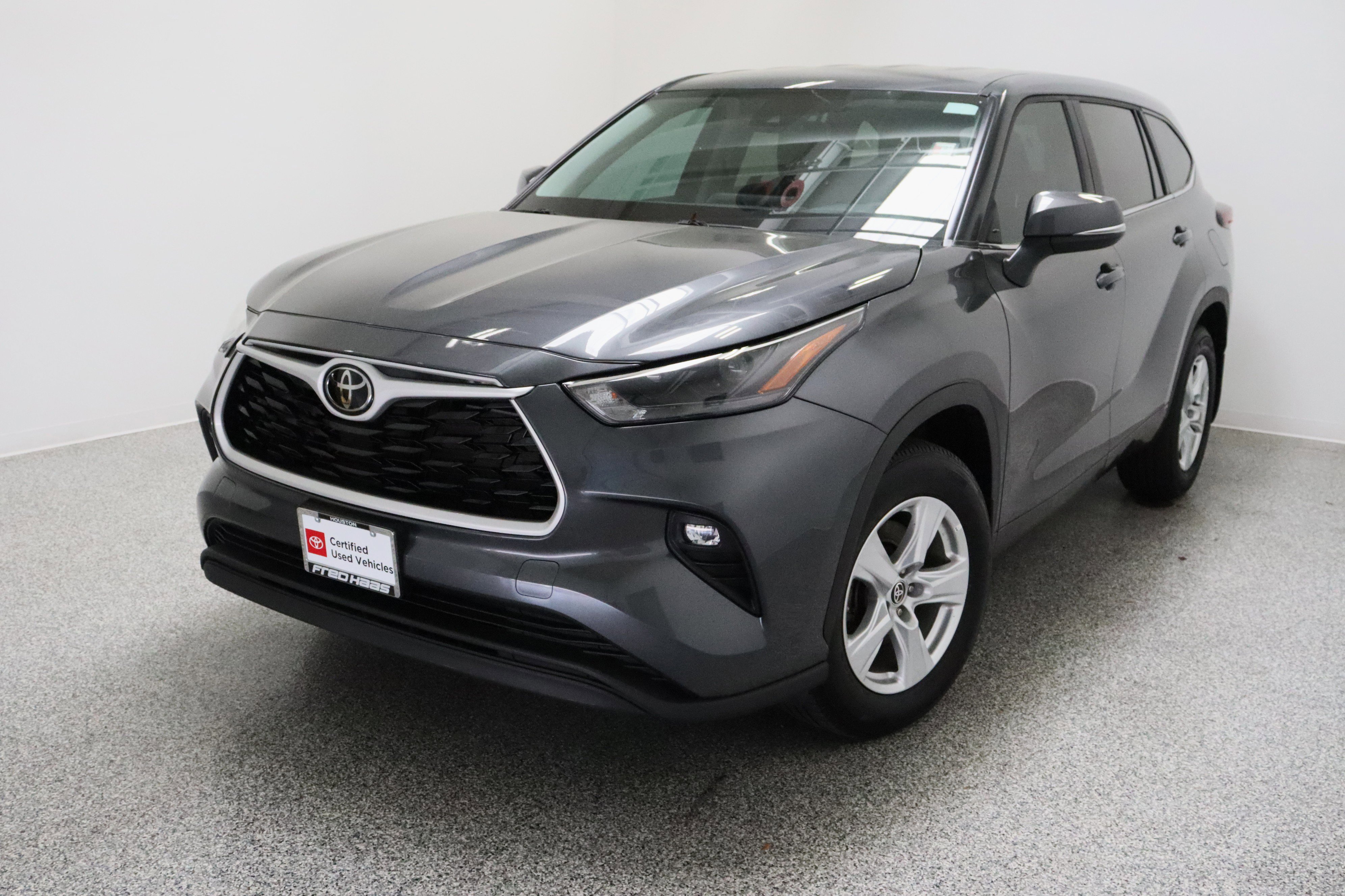 Certified 2025 Toyota Highlander LE image 2
