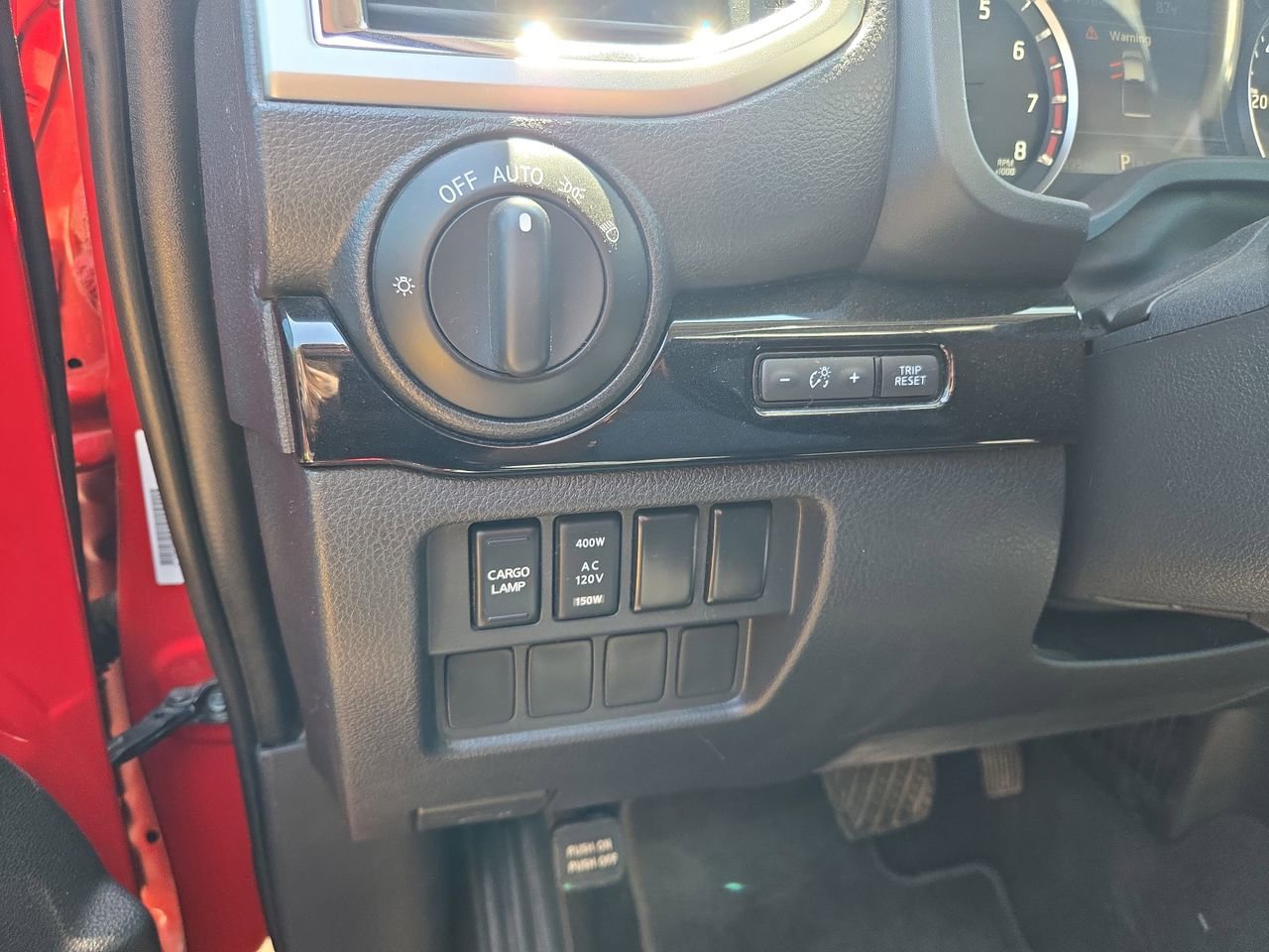 Used 2021 Nissan Titan SV w/ SV Convenience Package RWD image 13