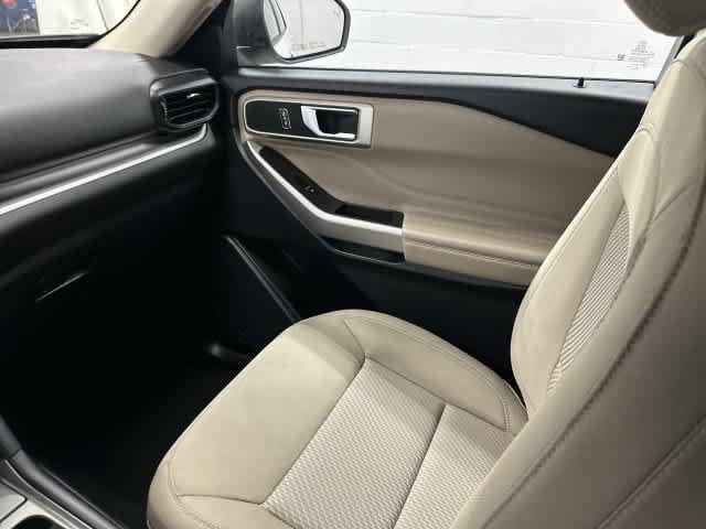 Used 2023 Ford Explorer XLT AWD/4WD image 13