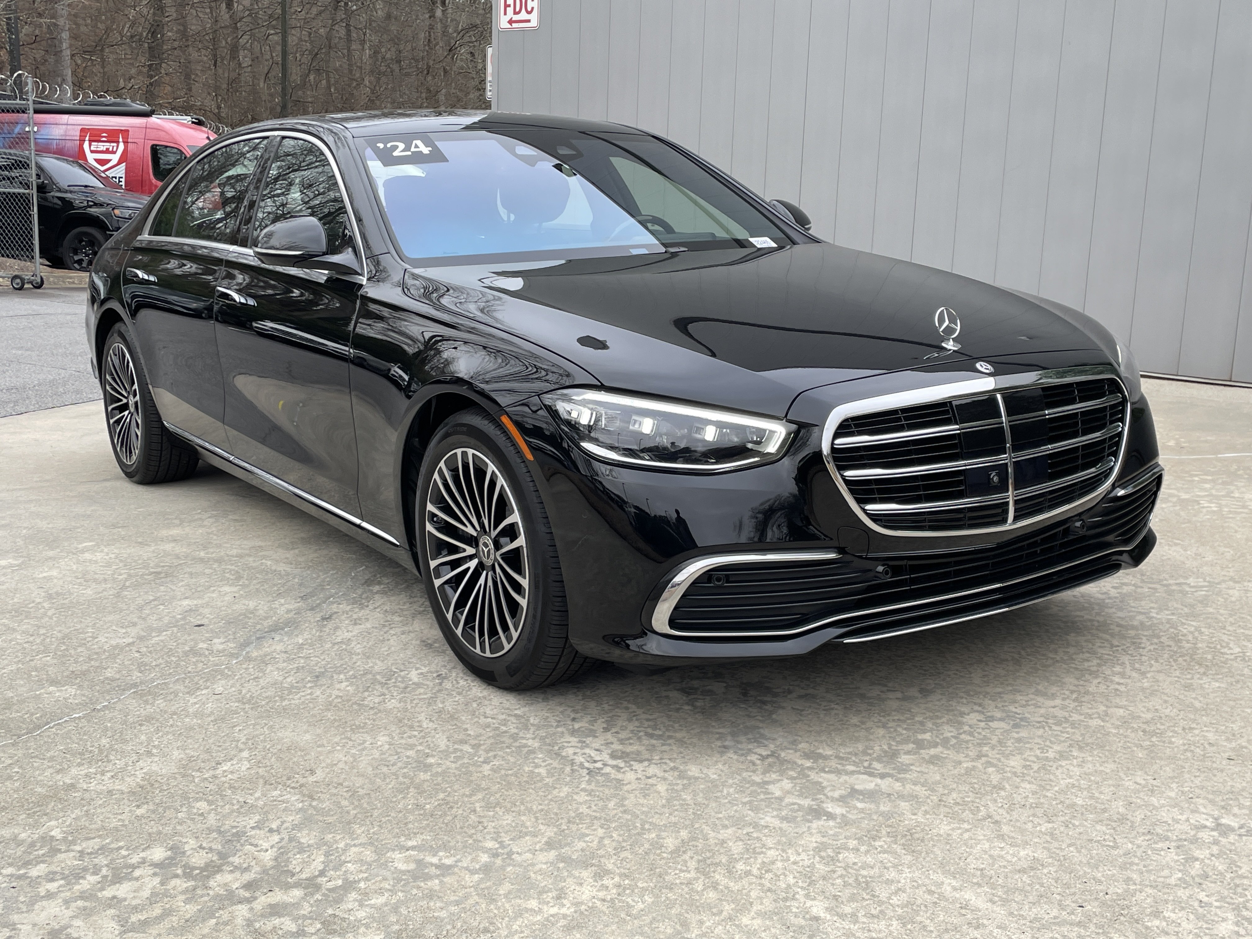 Used 2024 Mercedes-Benz S 580e 4MATIC Sedan image 4
