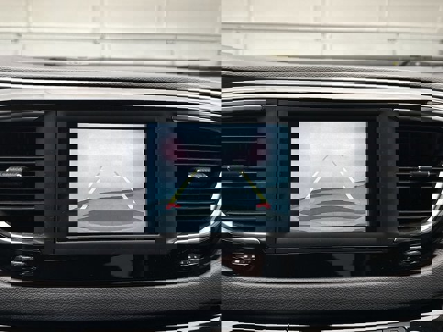 Used 2020 Chrysler Pacifica Touring image 15