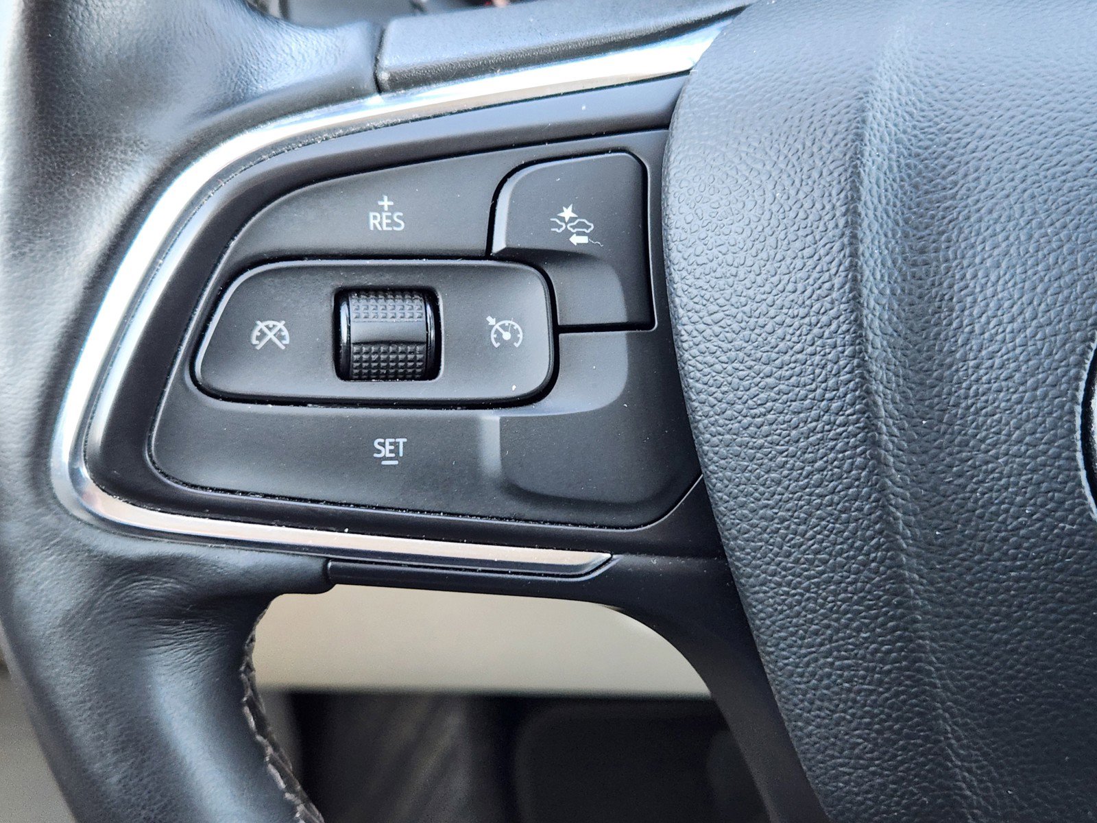 Used 2023 Buick Envision Preferred image 21