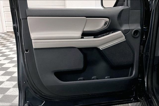 Used 2025 Ford Expedition Active image 22