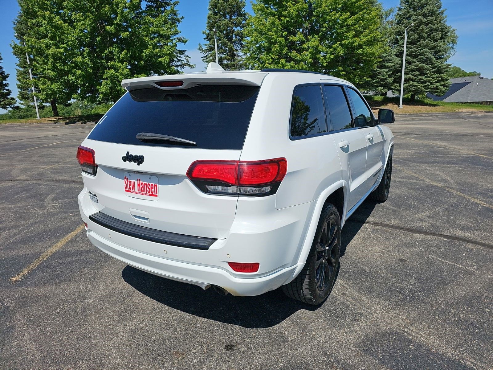 Used 2018 Jeep Grand Cherokee Altitude AWD/4WD image 6
