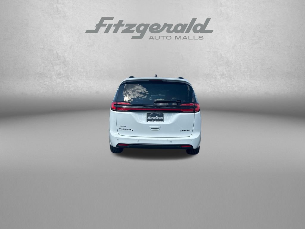 Used 2025 Chrysler Pacifica Limited FWD image 7