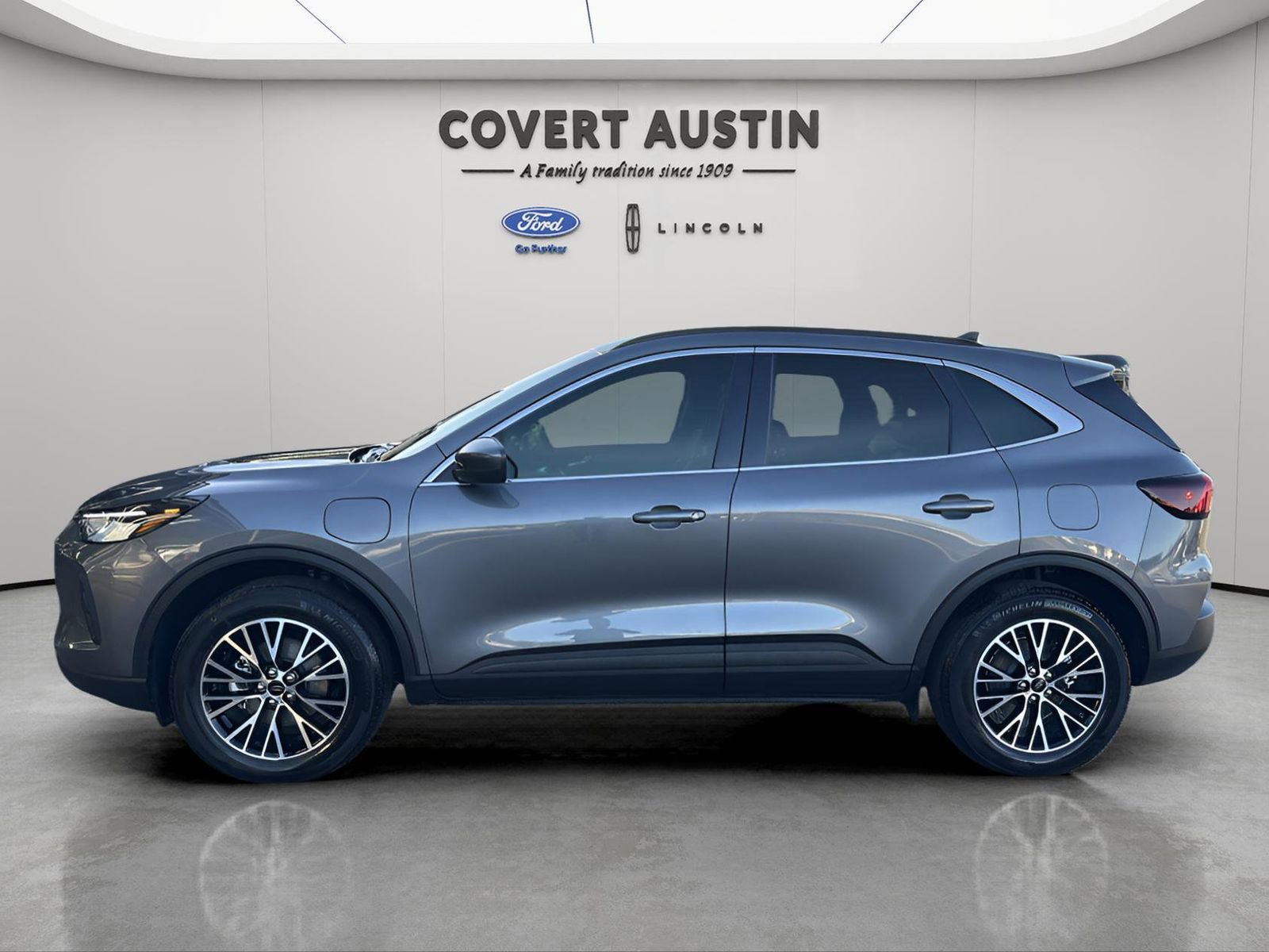 Certified 2026 Ford Escape SE image 2