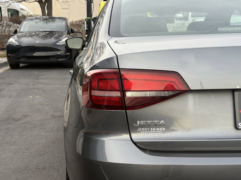 Used 2017 Volkswagen Jetta S image 33